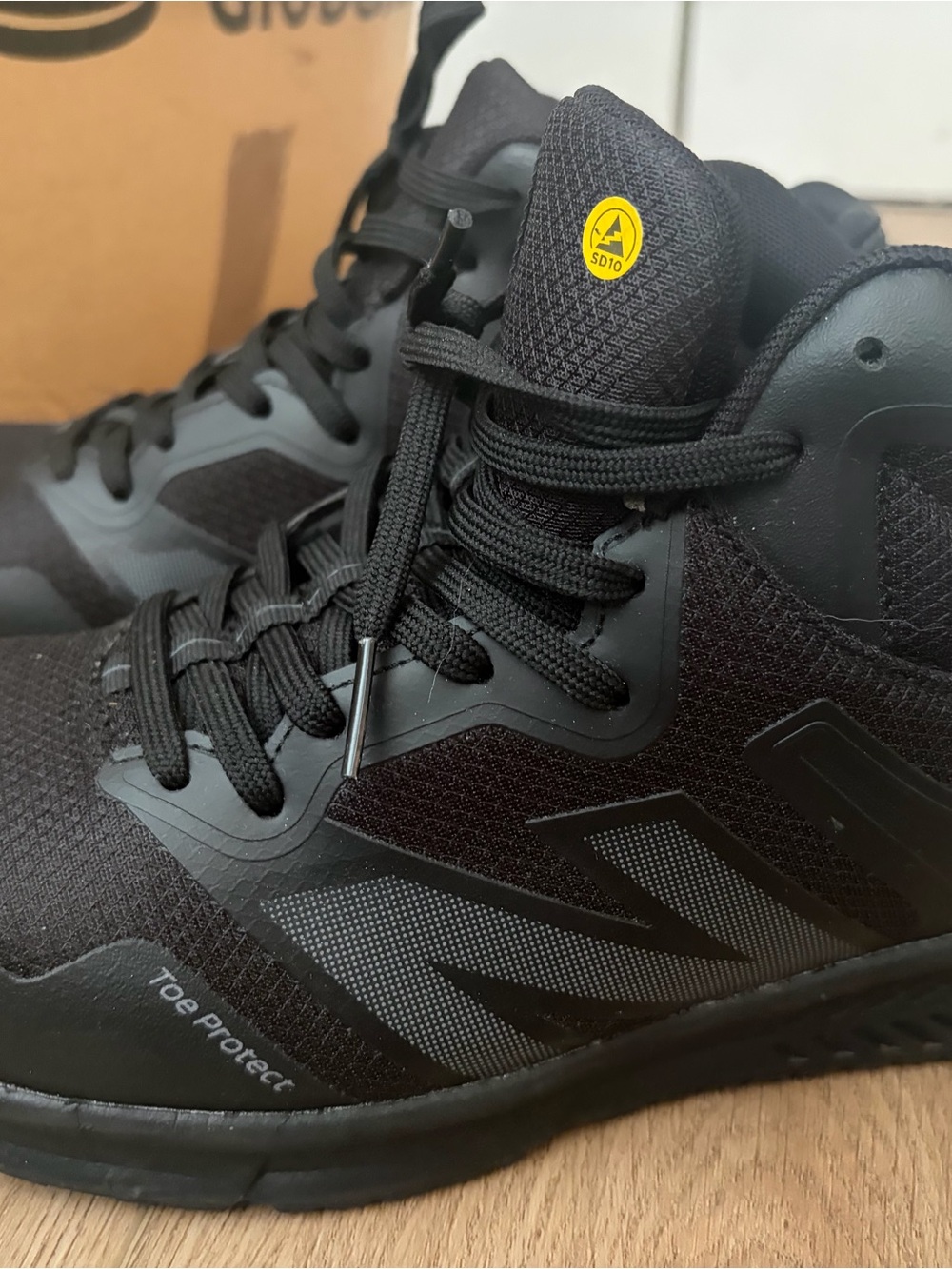 New Balance womens Black High-Top Safety Shoes steel toe and comfort sole
